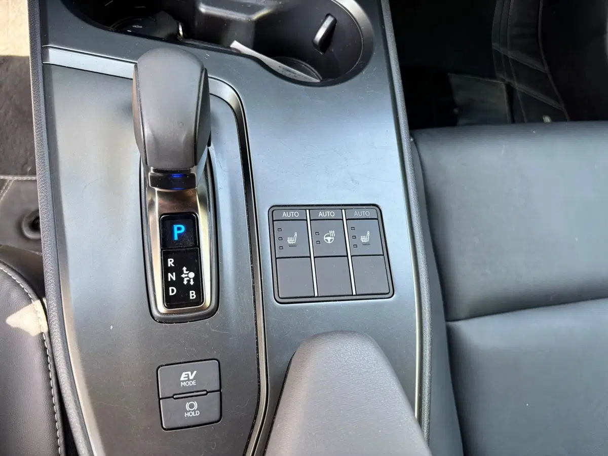 Lexus UX usata a Modena (15)