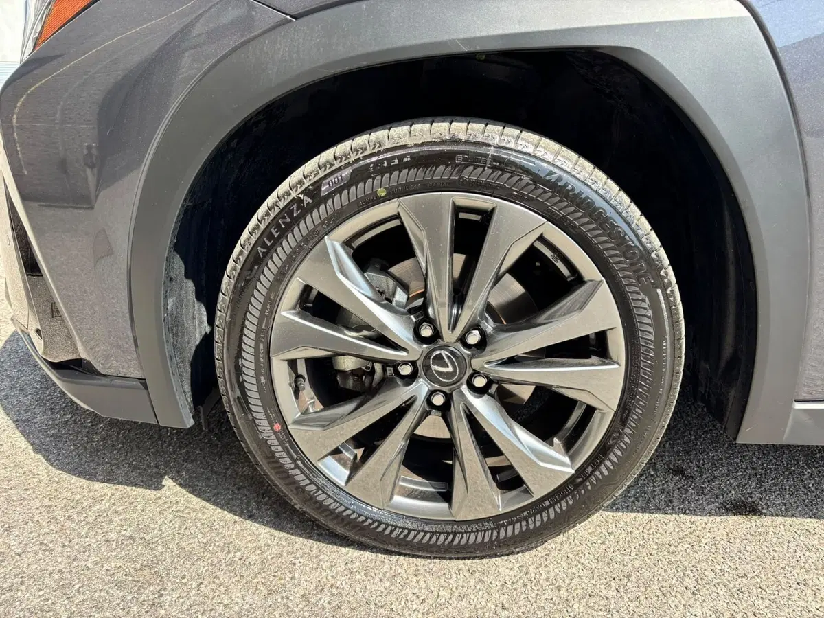 Lexus UX usata a Modena (16)