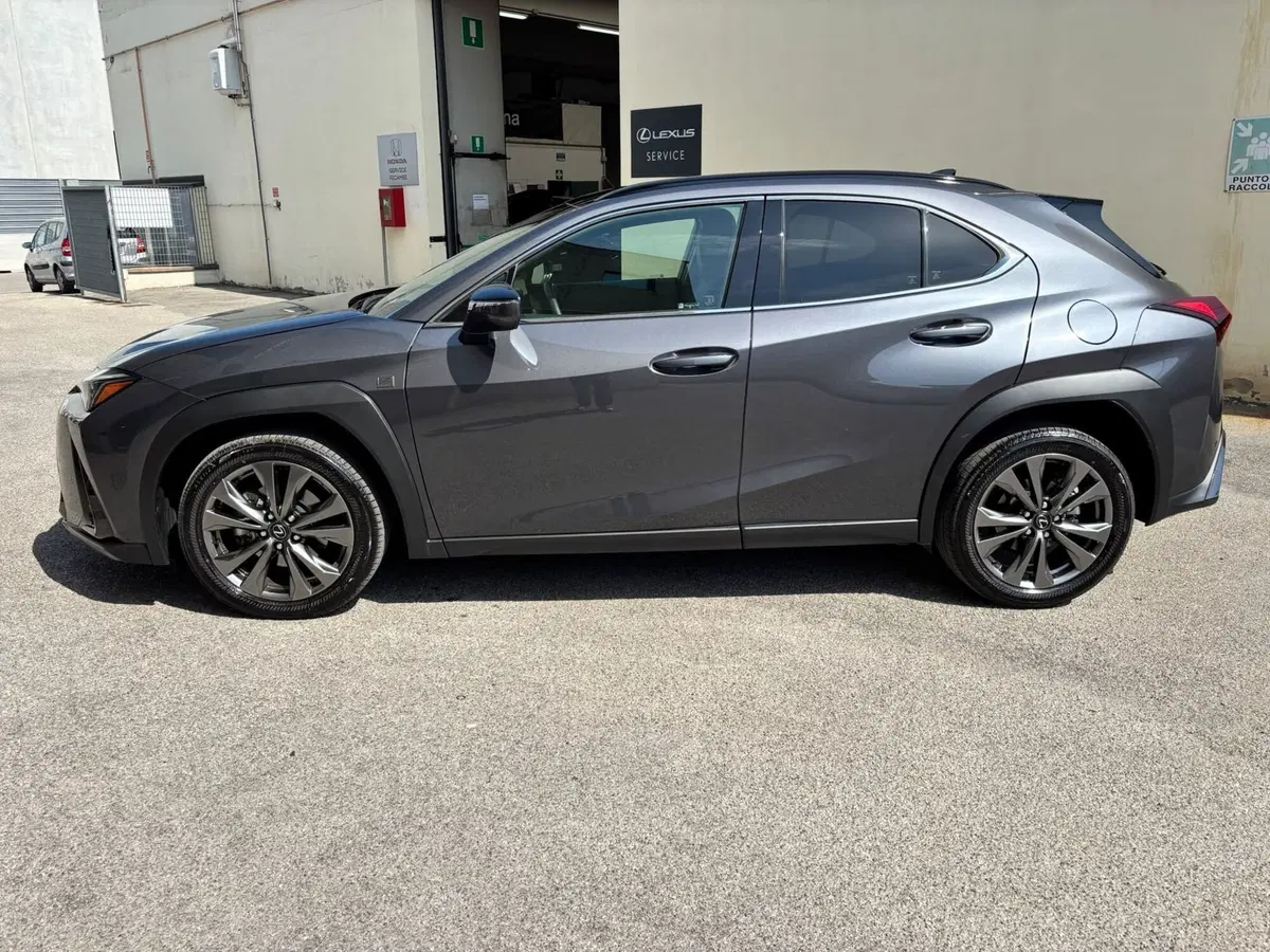 Lexus UX usata a Modena (4)