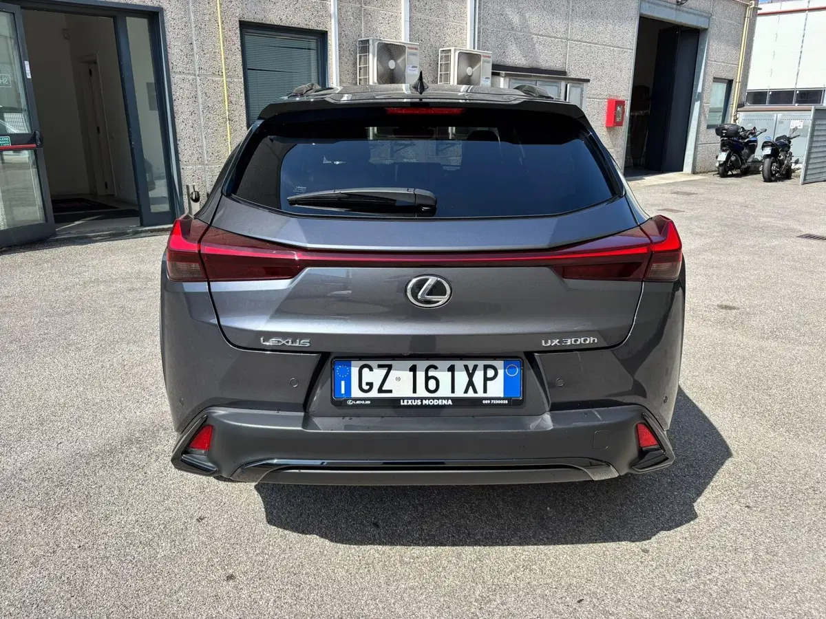 Lexus UX usata a Modena (7)