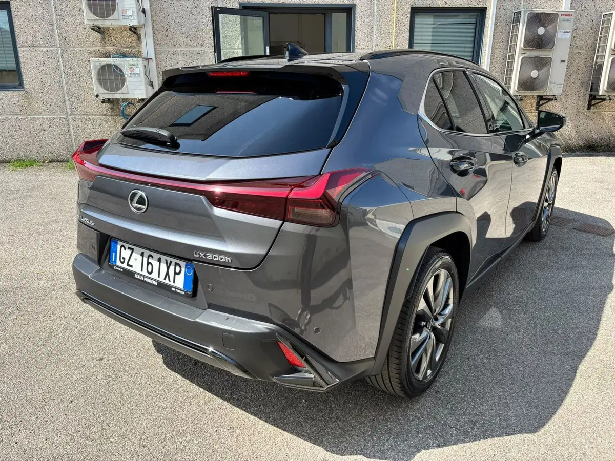 Lexus UX usata a Modena (8)