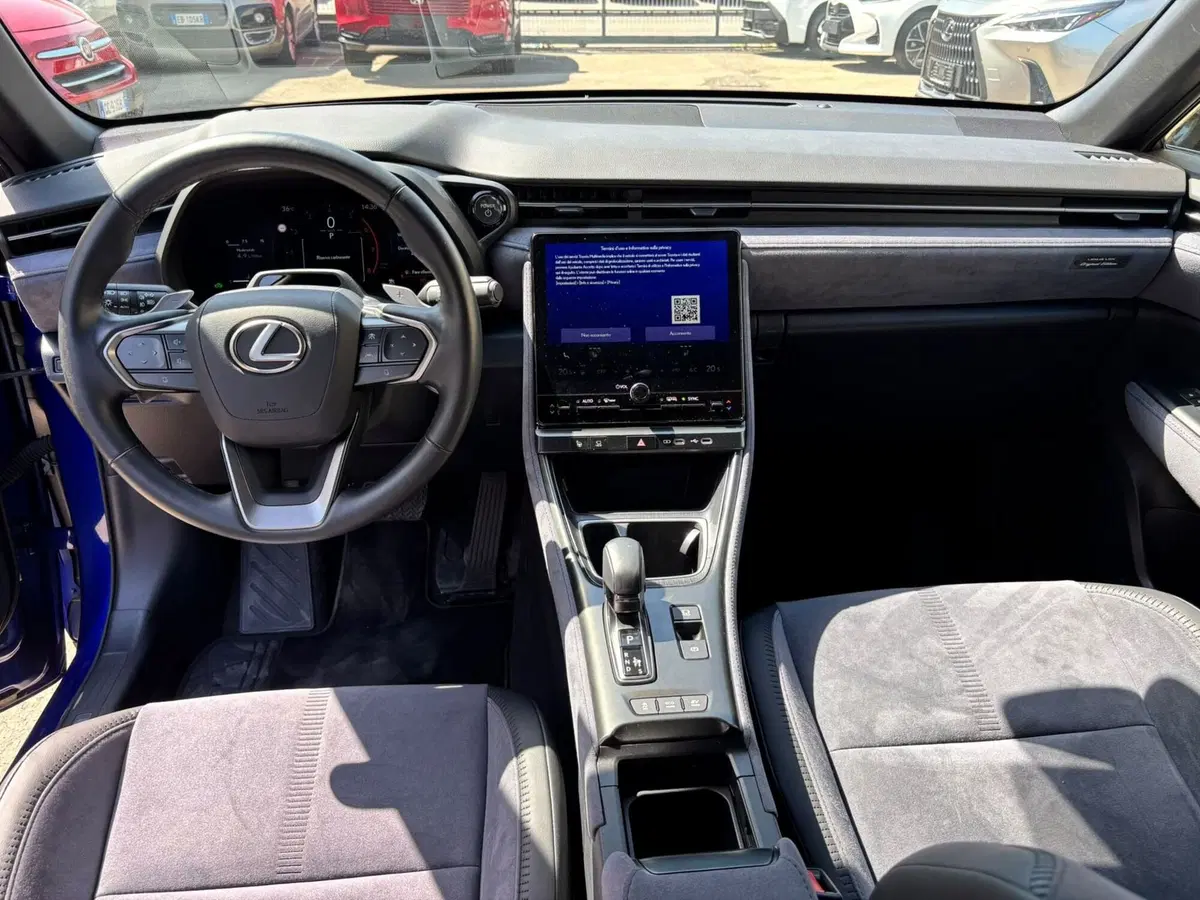 Lexus LBX usata a Modena (11)