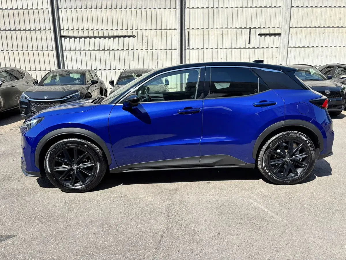 Lexus LBX usata a Modena (4)