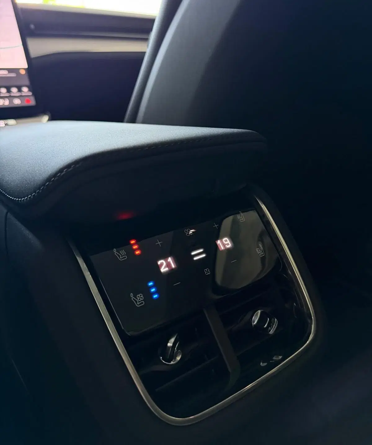 Volvo ES90 usata a Parma (9)