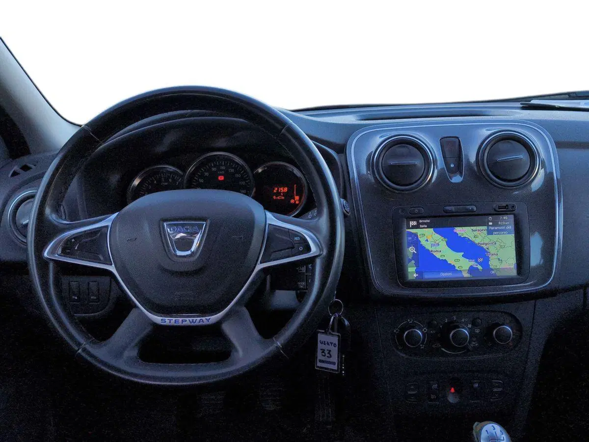 Dacia Logan usata a Siena (12)