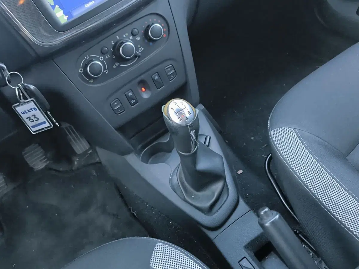 Dacia Logan usata a Siena (14)