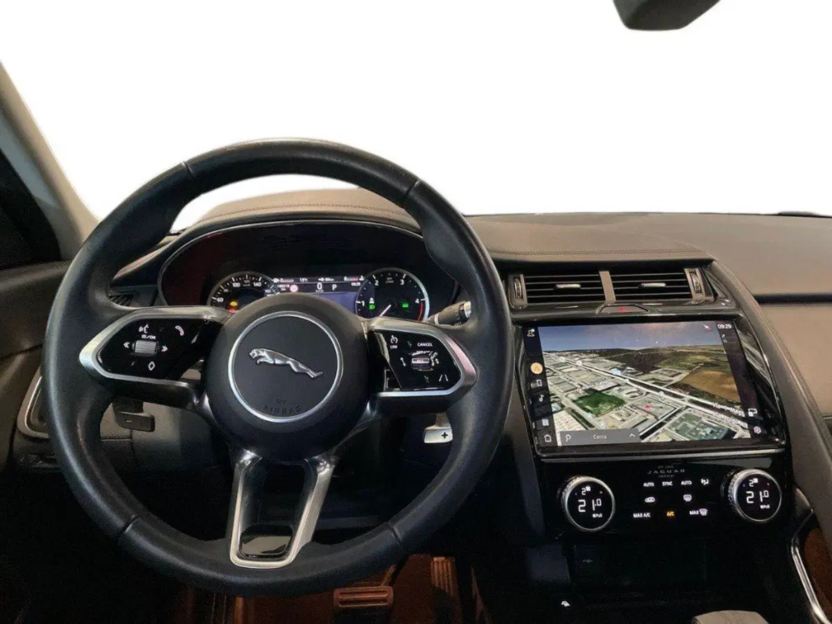 Jaguar E-Pace usata a Macerata (11)