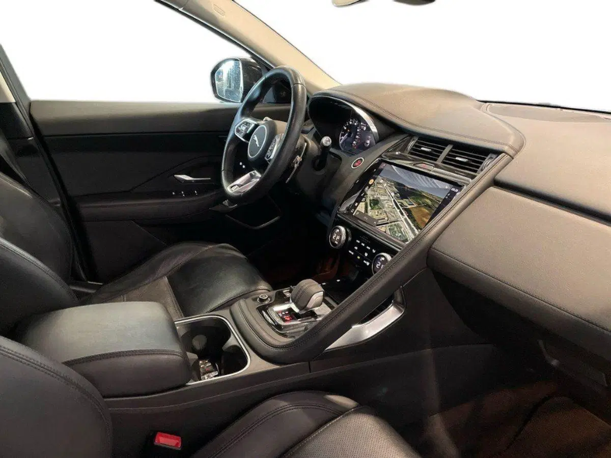 Jaguar E-Pace usata a Macerata (12)