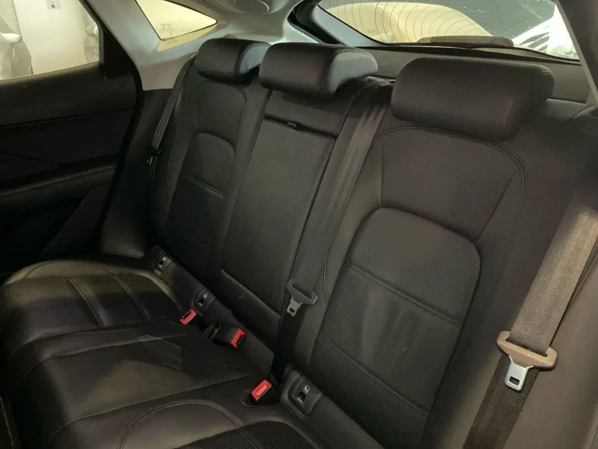 Jaguar E-Pace usata a Macerata (13)