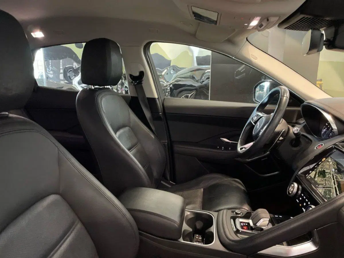 Jaguar E-Pace usata a Macerata (14)