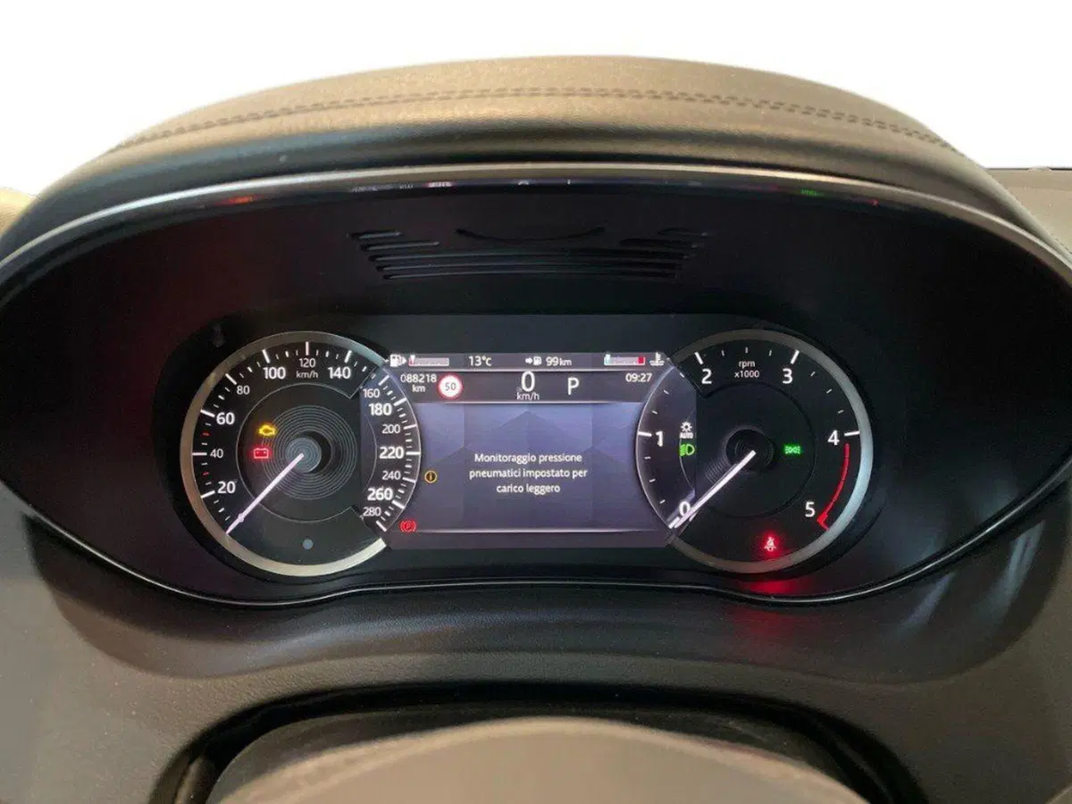 Jaguar E-Pace usata a Macerata (9)