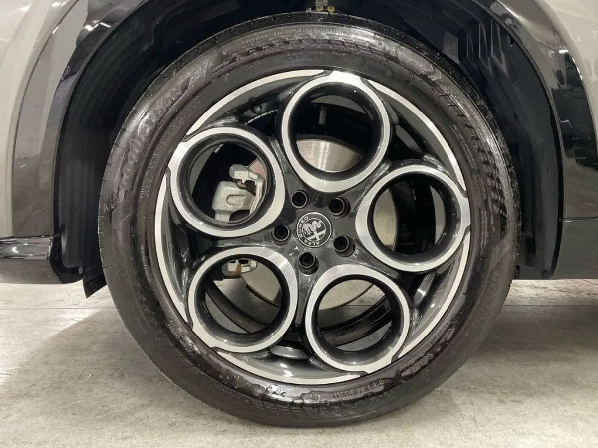 Alfa Romeo Tonale usata a Macerata (8)