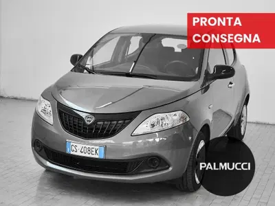 Lancia Ypsilon 1.0 FireFly 5 porte S&amp;S Hybrid Silver Plus del 2023 usata a Prato