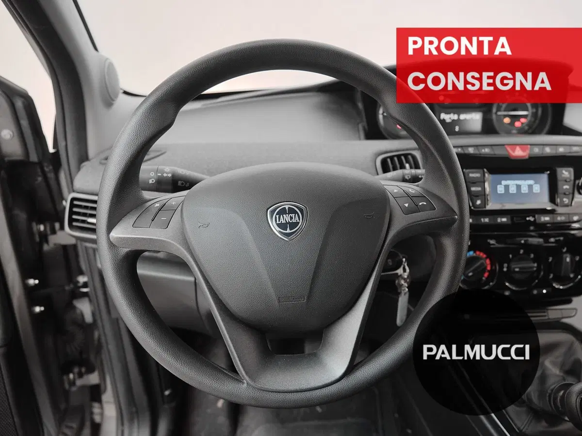 Lancia Ypsilon usata a Prato (18)