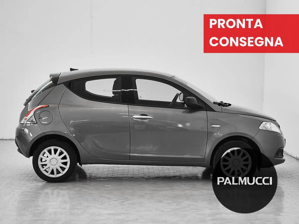 Lancia Ypsilon usata a Prato (5)