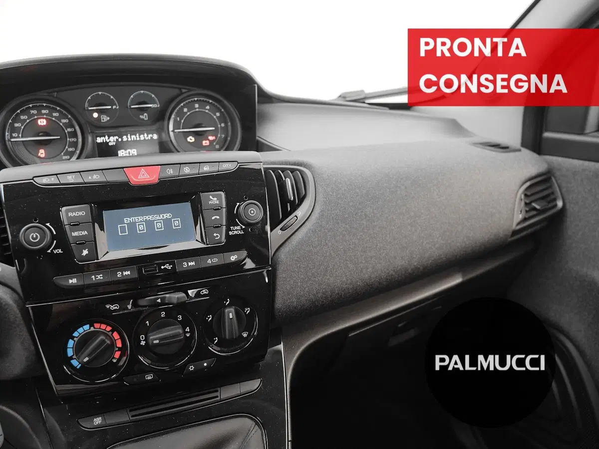 Lancia Ypsilon usata a Prato (6)