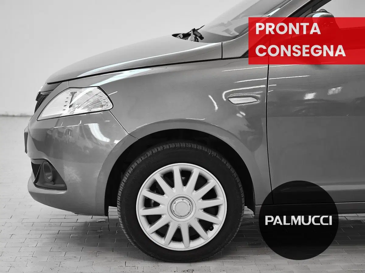 Lancia Ypsilon usata a Prato (9)