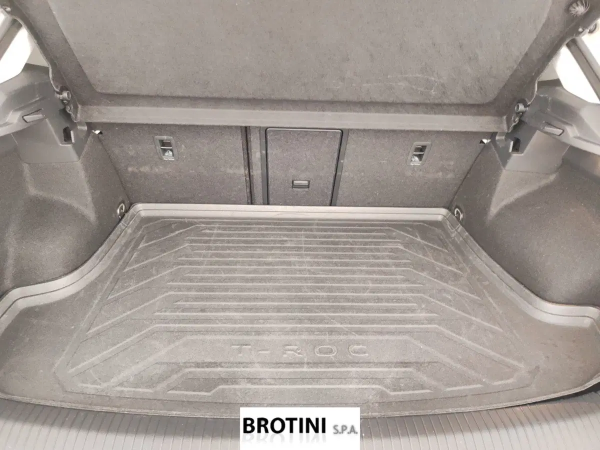 Volkswagen T-Roc usata a Massa-Carrara (15)