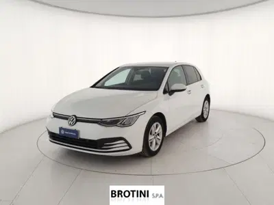Volkswagen Golf 1.5 TGI DSG Life del 2022 usata a Massa