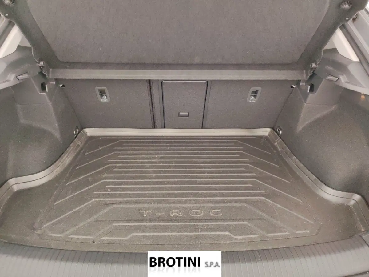 Volkswagen T-Roc usata a Massa-Carrara (15)