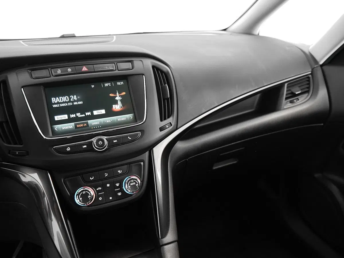 Opel Zafira Tourer usata a Prato (13)