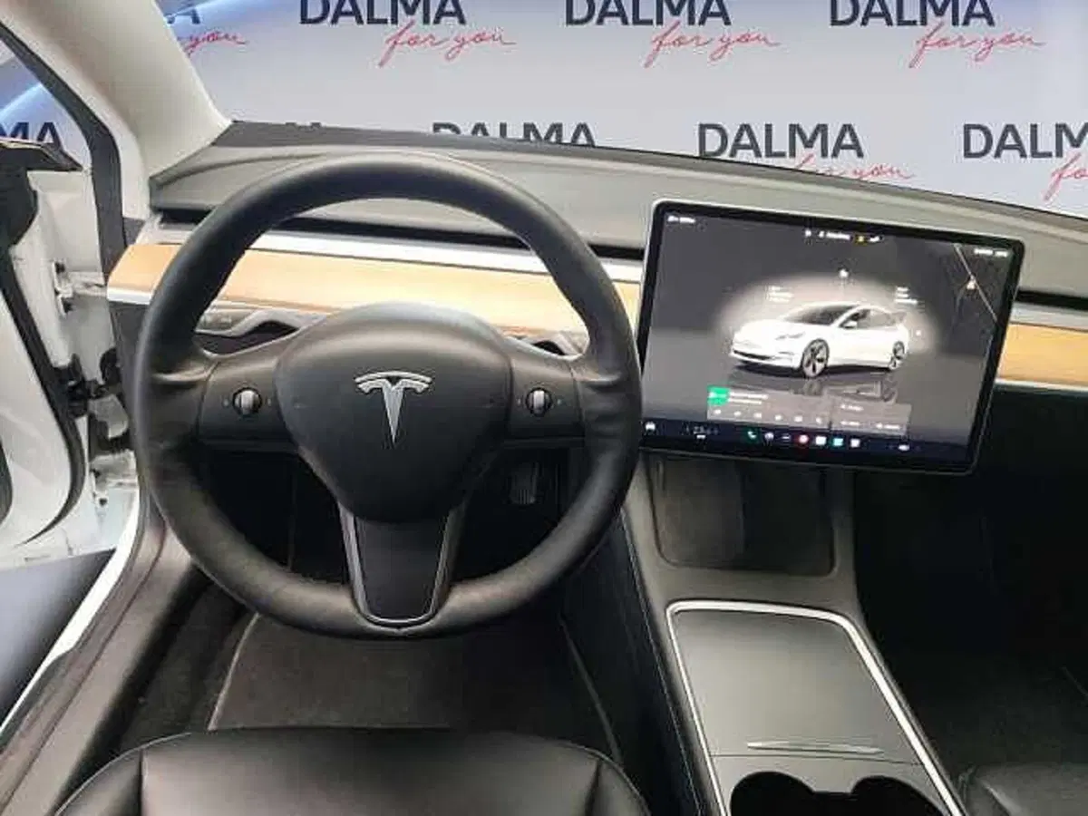 Tesla Model 3 usata a Milano (11)