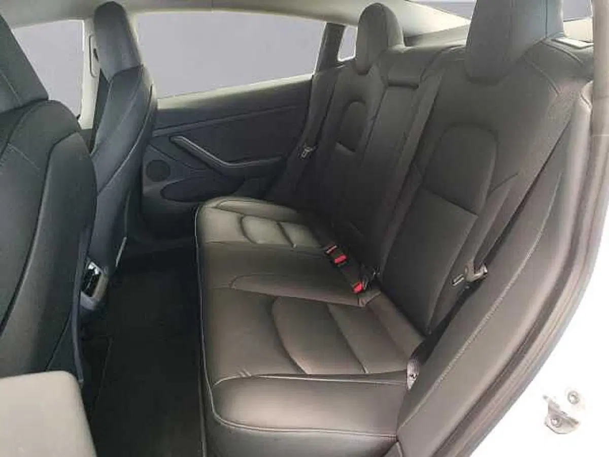 Tesla Model 3 usata a Milano (13)