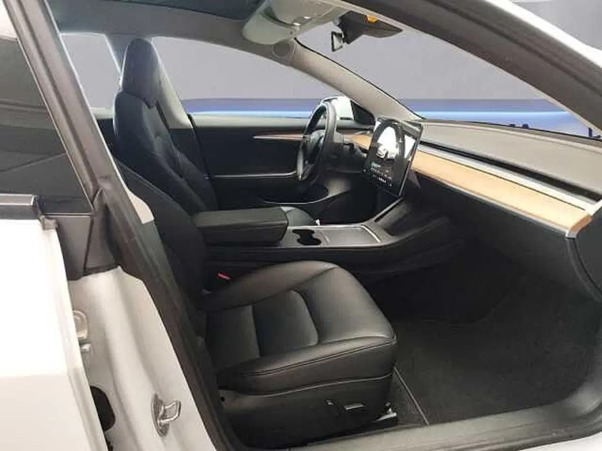 Tesla Model 3 usata a Milano (14)