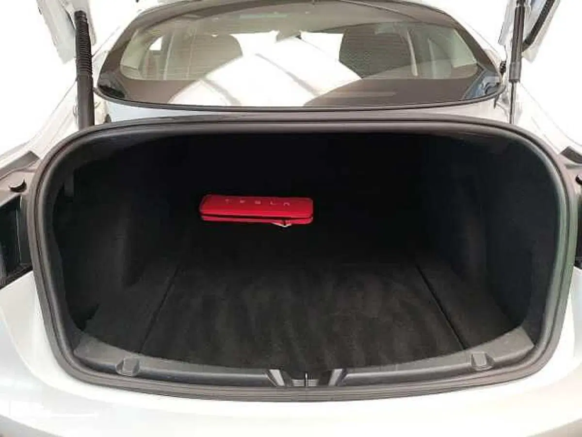 Tesla Model 3 usata a Milano (15)