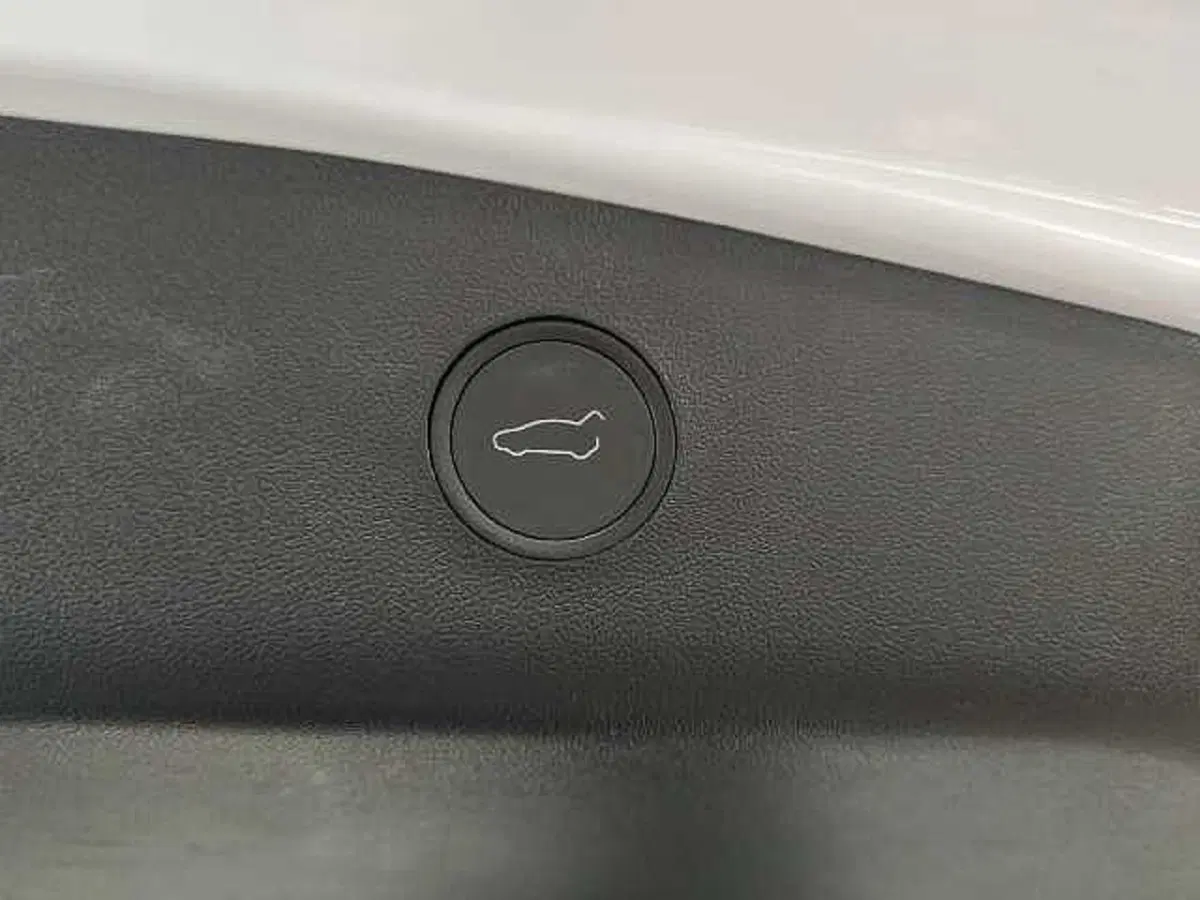 Tesla Model 3 usata a Milano (16)