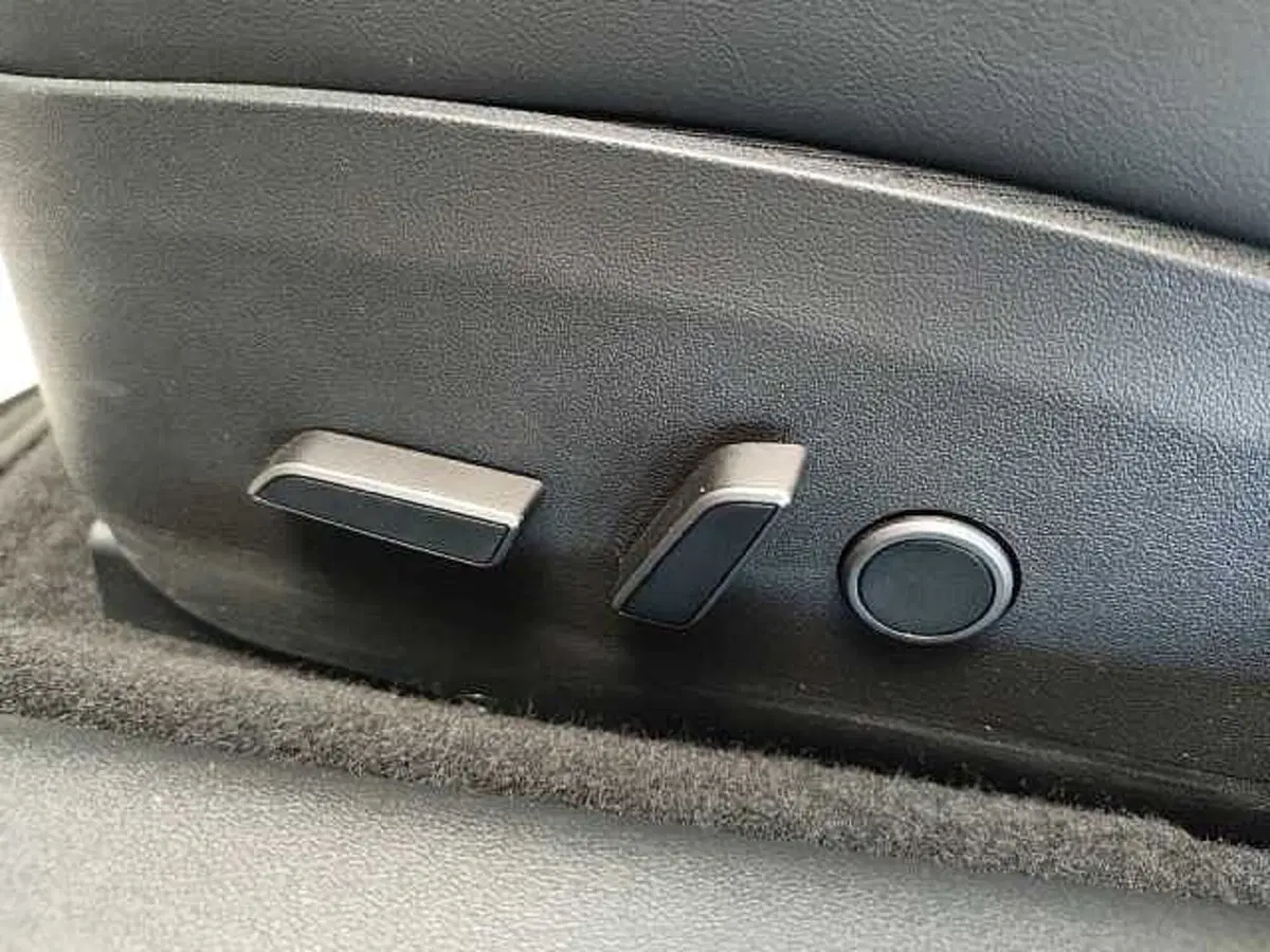 Tesla Model 3 usata a Milano (17)