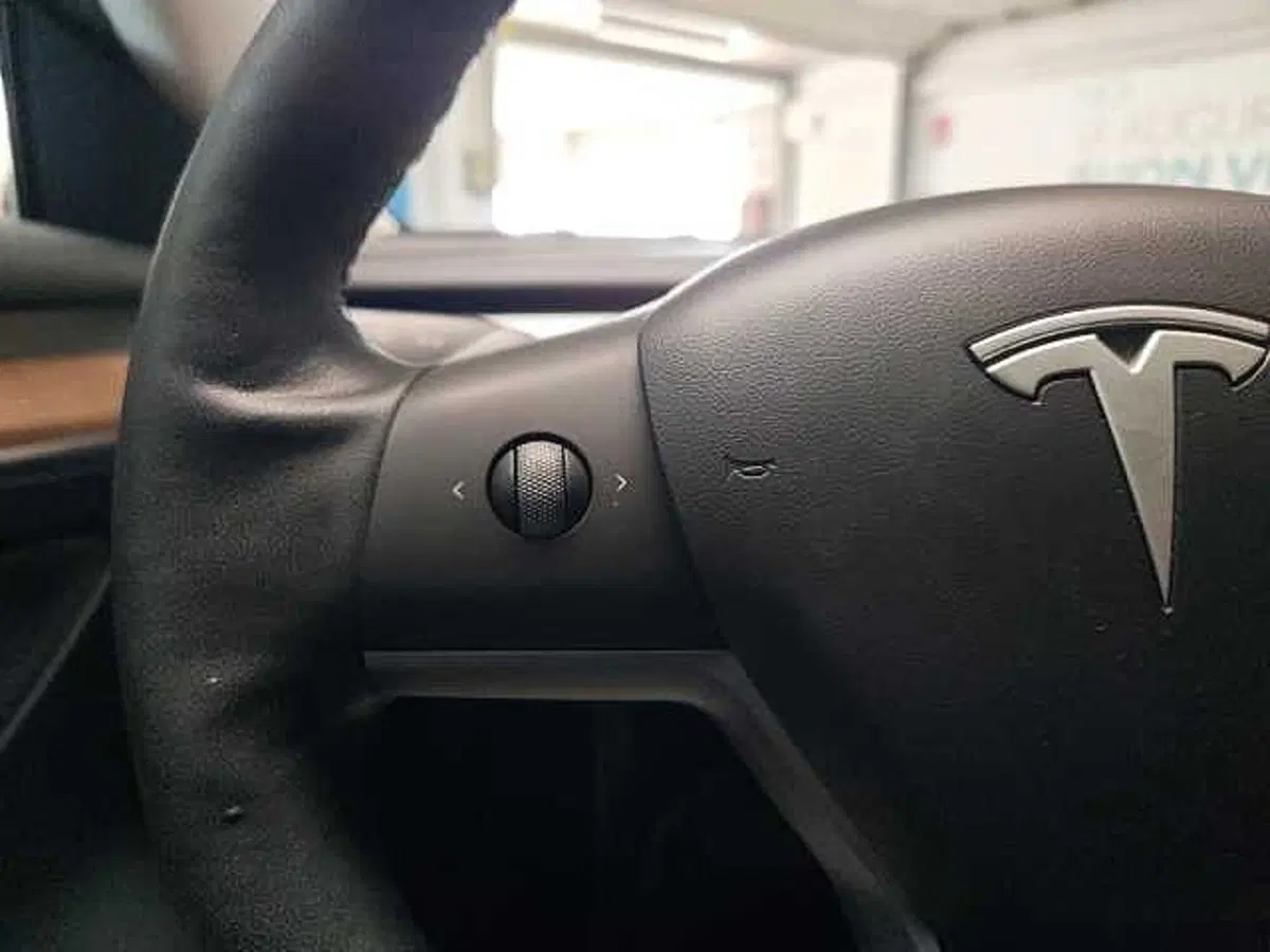 Tesla Model 3 usata a Milano (18)