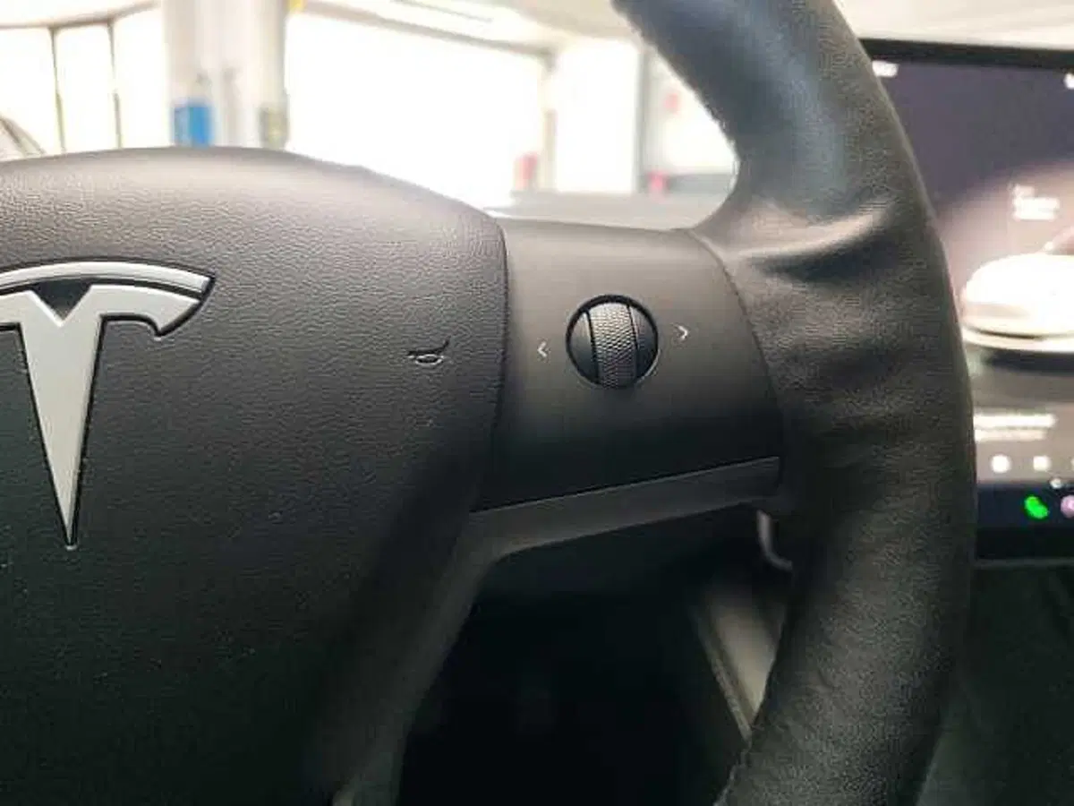 Tesla Model 3 usata a Milano (19)