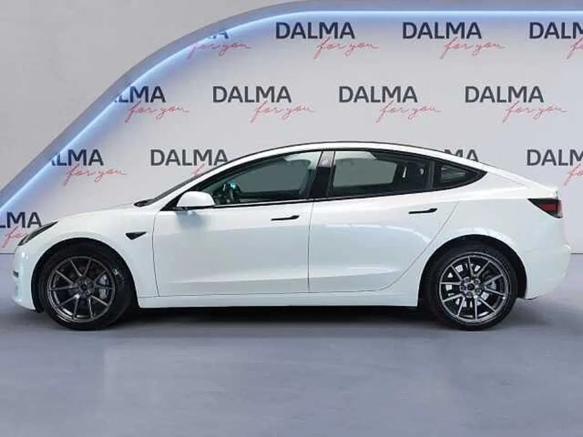 Tesla Model 3 usata a Milano (2)