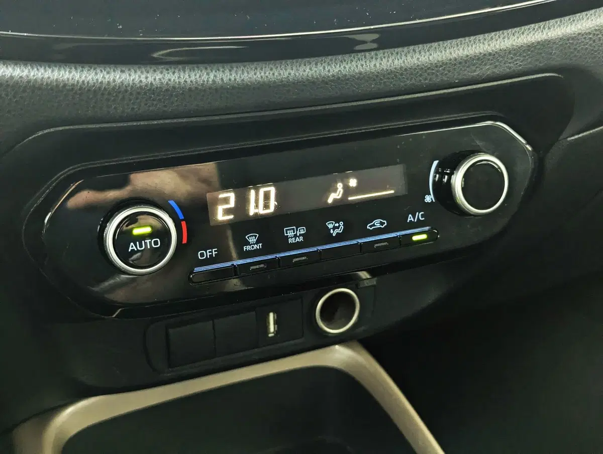 Toyota Aygo X usata a Pescara (12)