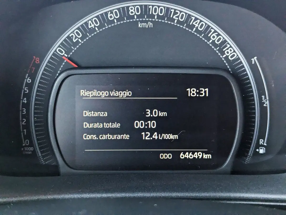 Toyota Aygo X usata a Pescara (7)