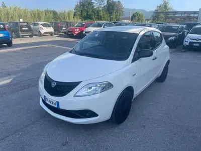 Lancia Ypsilon 1.0 FireFly 5 porte S&amp;S Hybrid Ecochic Silver del 2020 usata a Lucca
