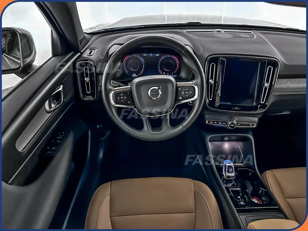 Volvo XC40 usata a Milano (11)