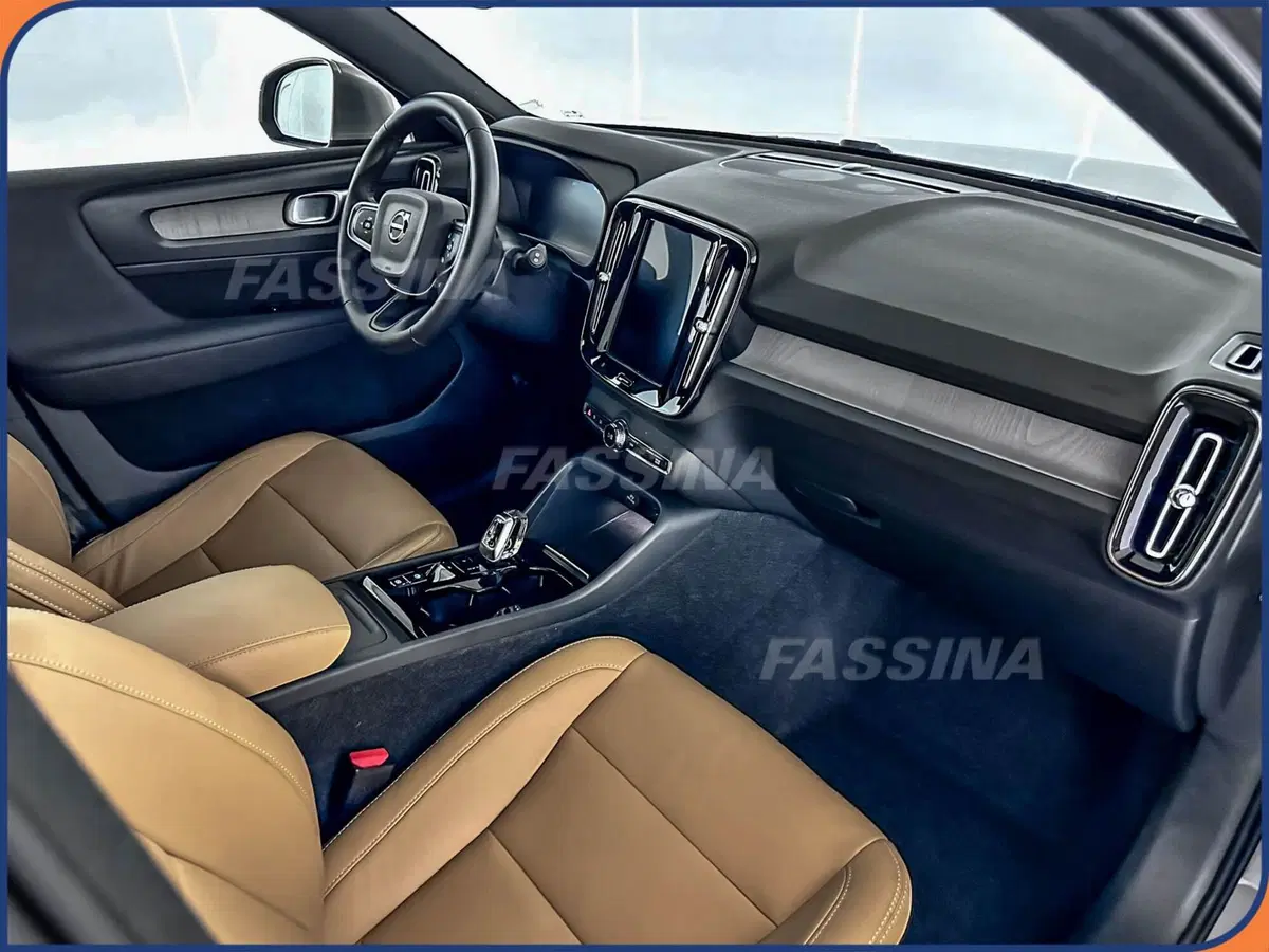 Volvo XC40 usata a Milano (13)