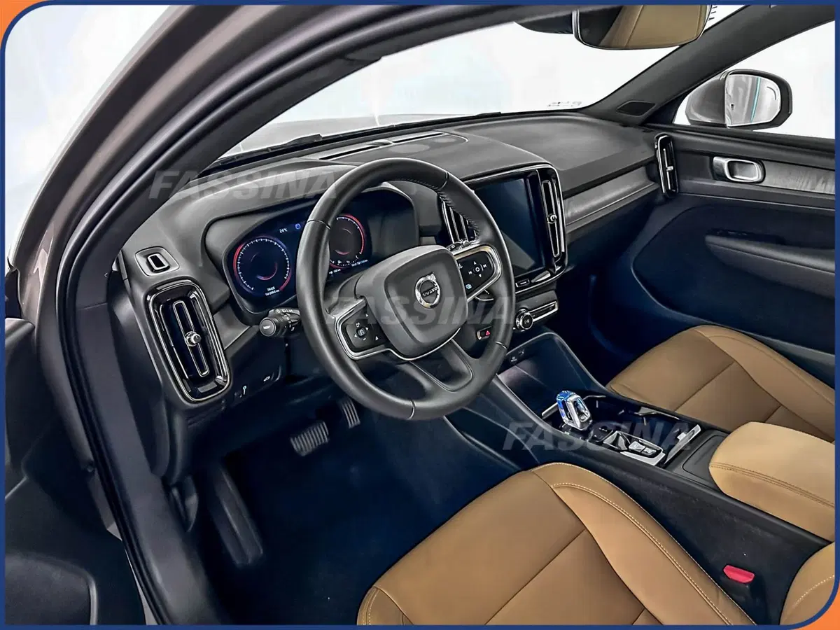 Volvo XC40 usata a Milano (9)