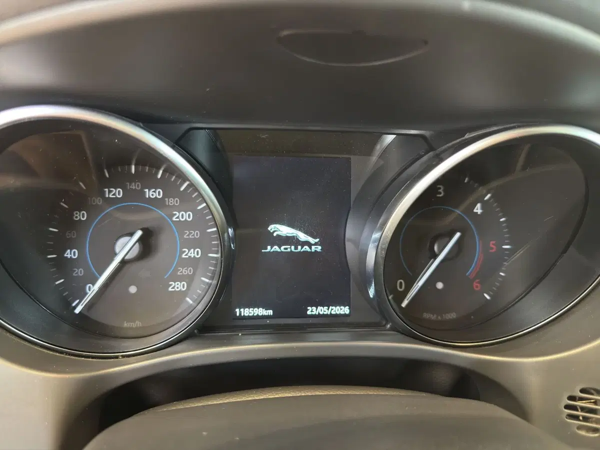 Jaguar F-Pace usata a Latina (10)