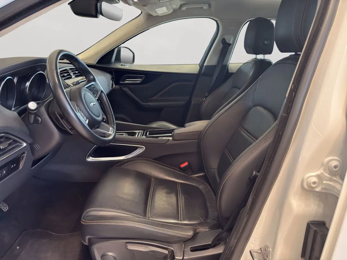 Jaguar F-Pace usata a Latina (11)