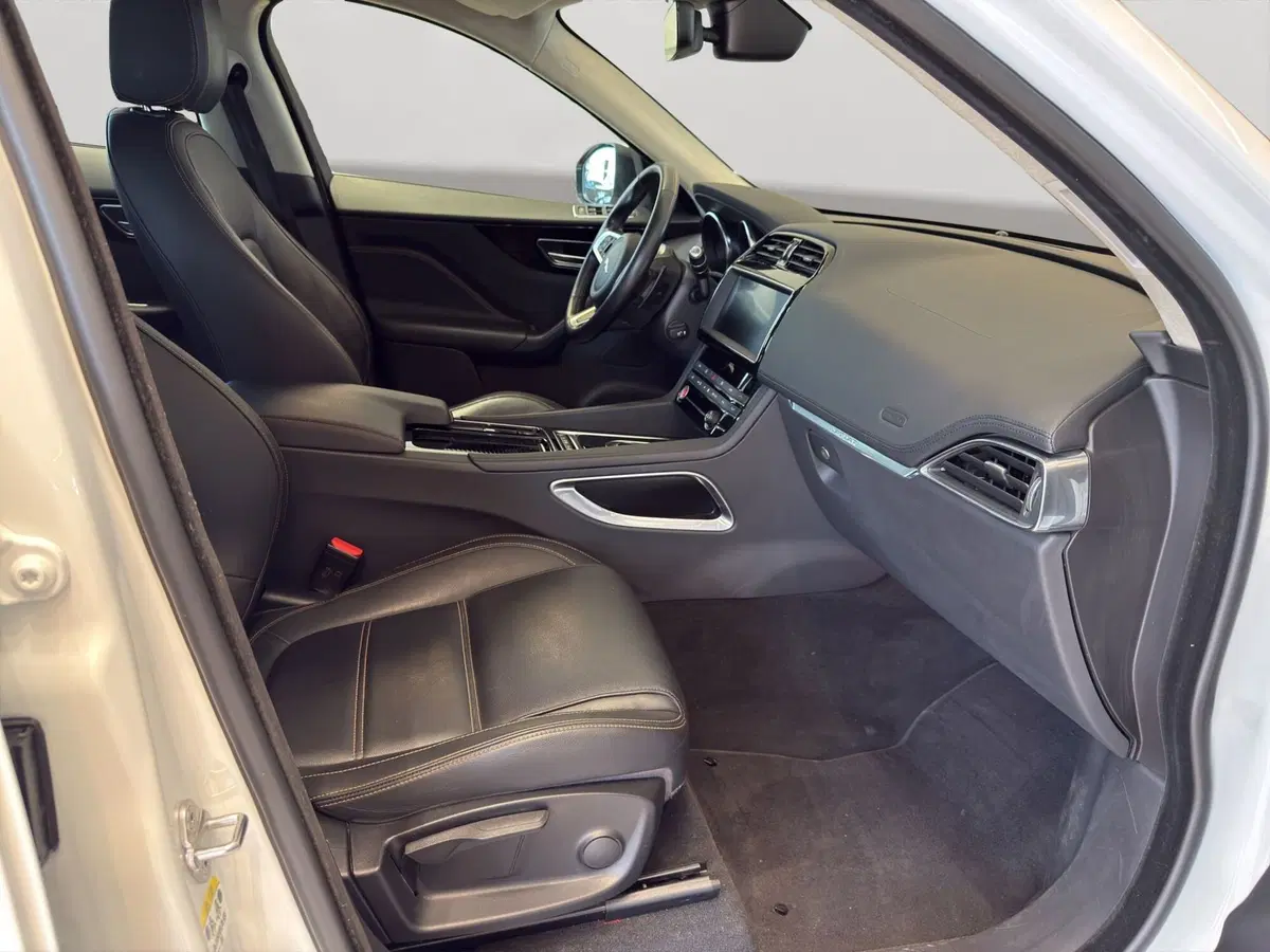 Jaguar F-Pace usata a Latina (3)
