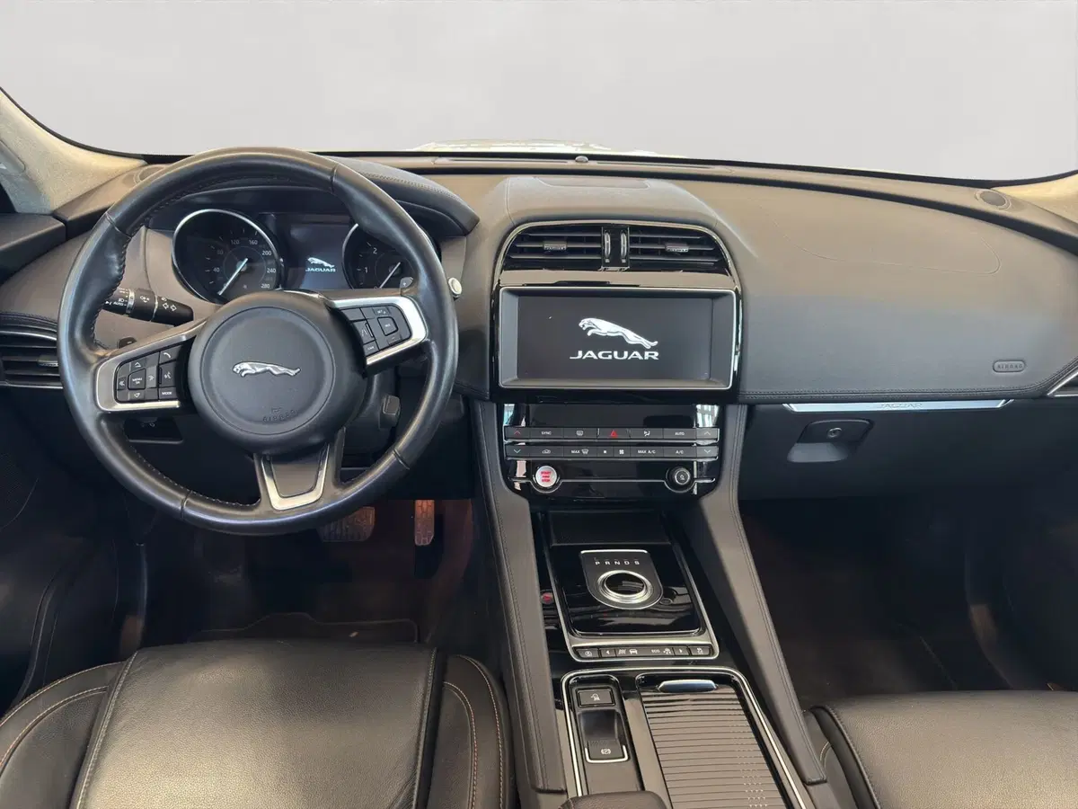 Jaguar F-Pace usata a Latina (4)