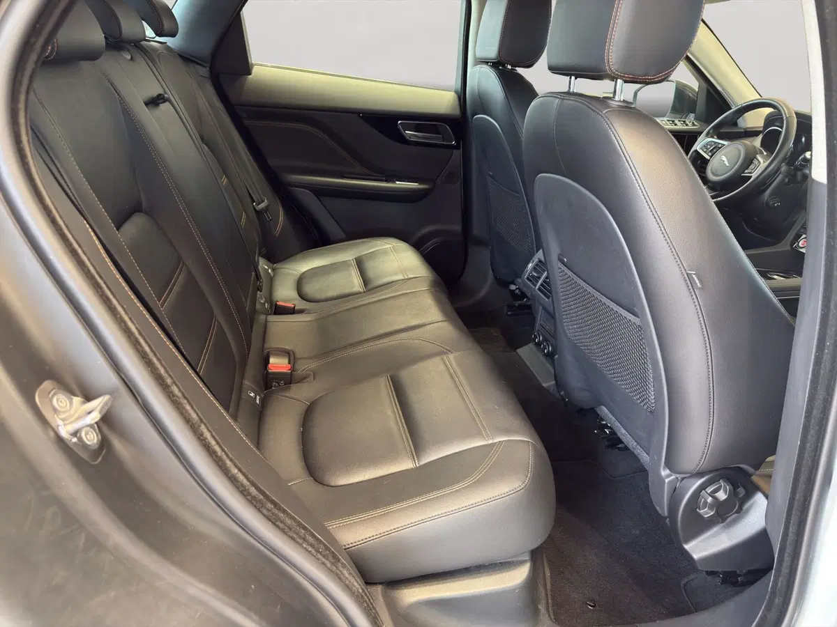 Jaguar F-Pace usata a Latina (5)