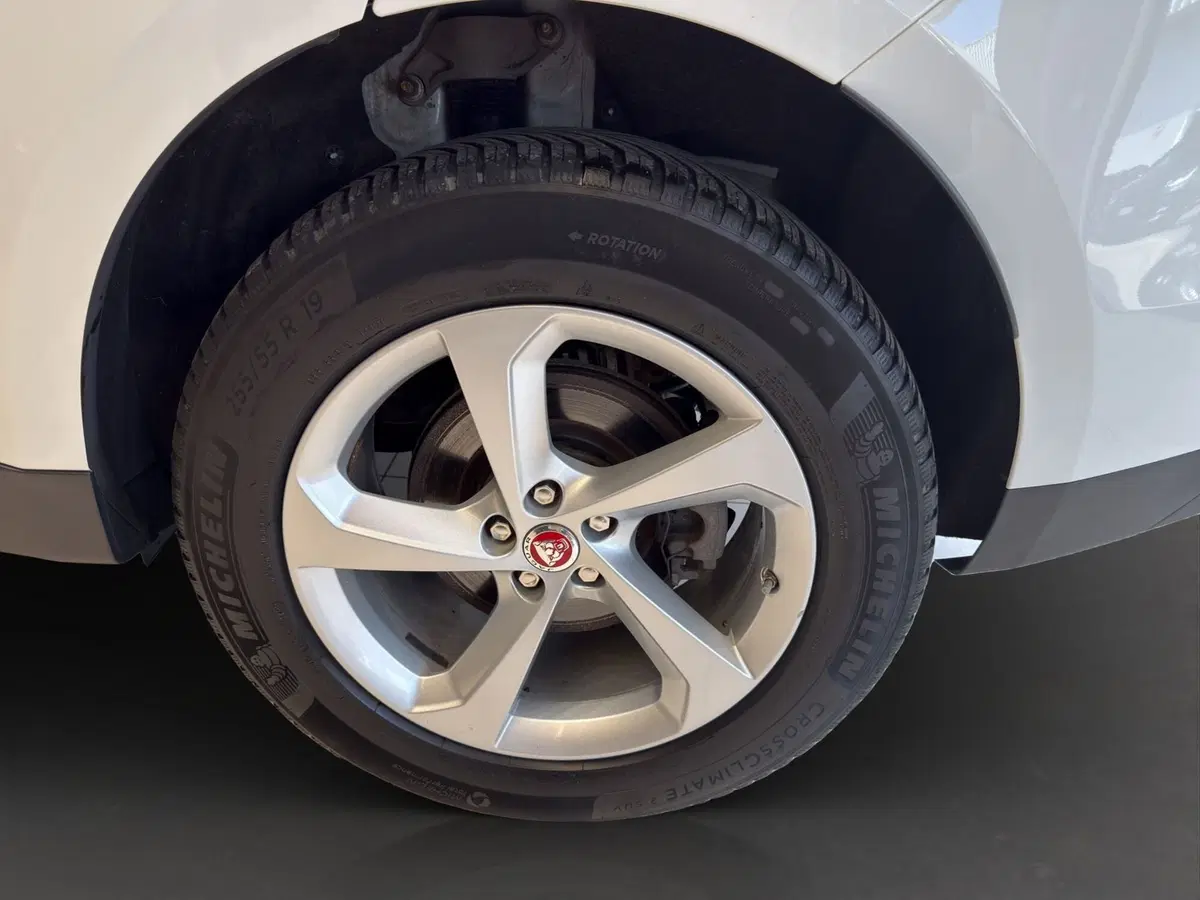 Jaguar F-Pace usata a Latina (9)