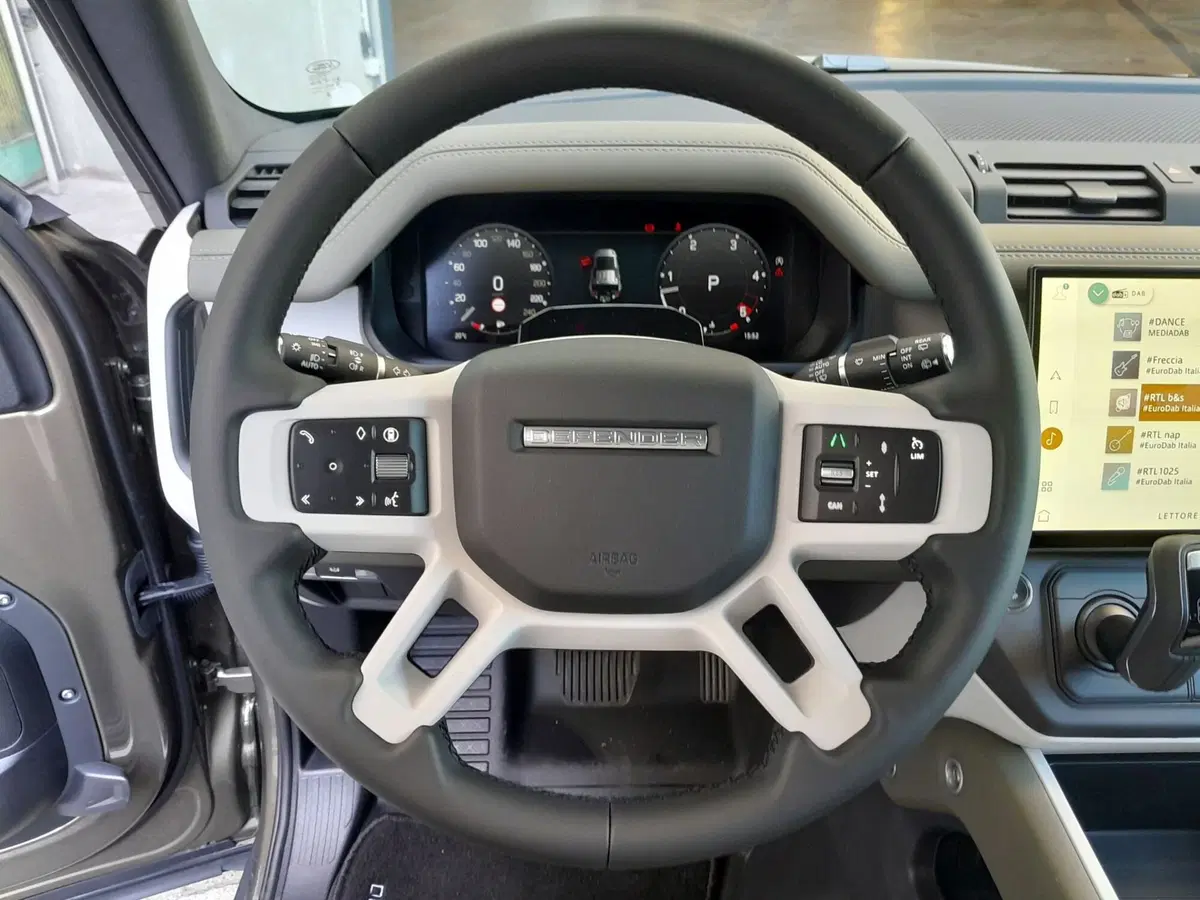 Land Rover Defender usata a Cuneo (10)