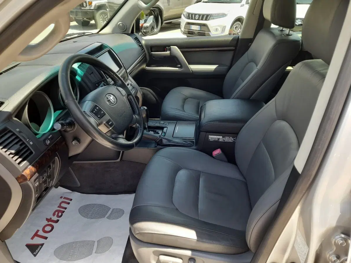 Toyota Land Cruiser V8 usata a L'Aquila (11)