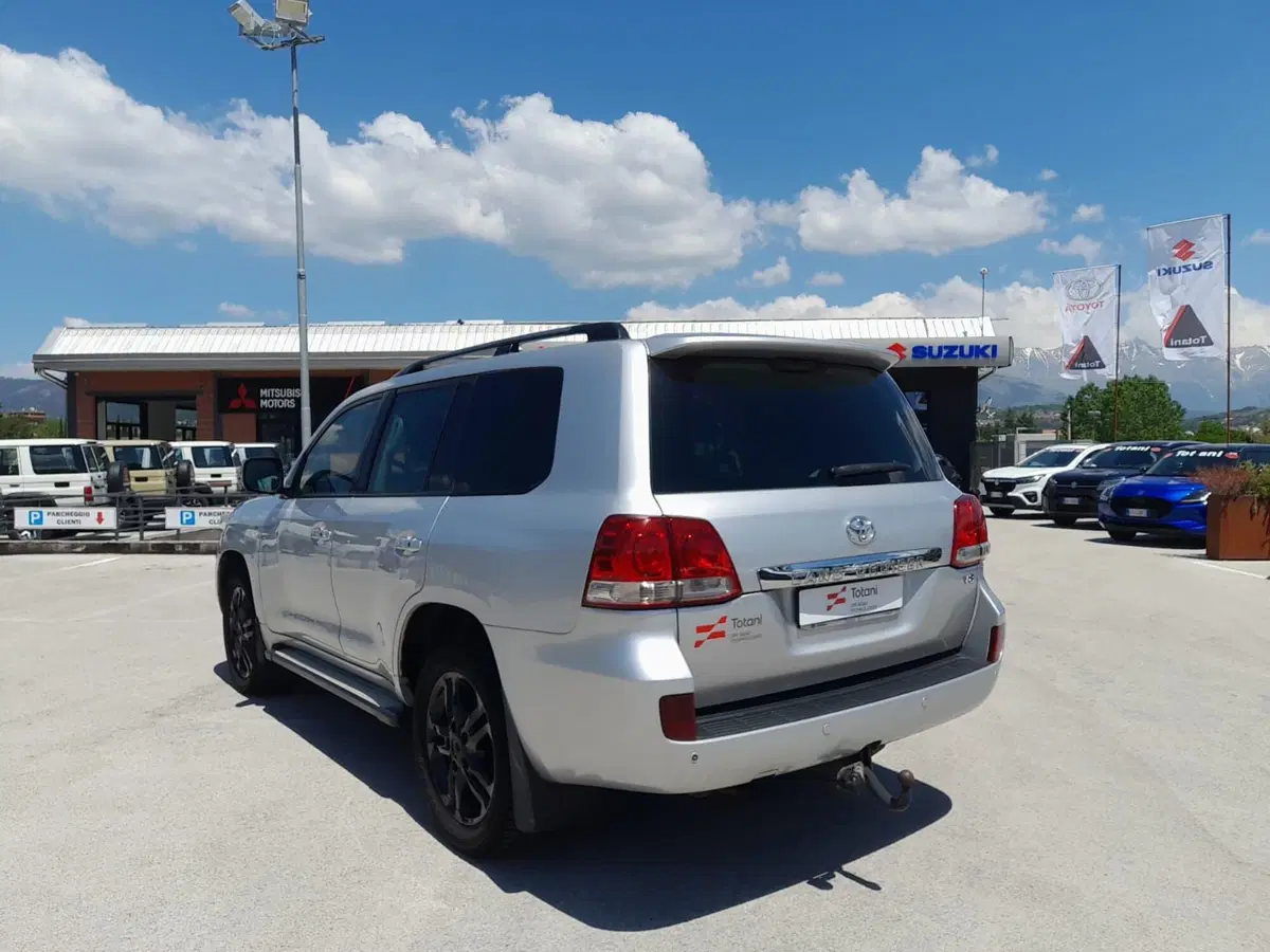 Toyota Land Cruiser V8 usata a L'Aquila (12)