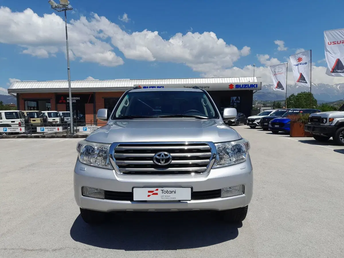 Toyota Land Cruiser V8 usata a L'Aquila (4)